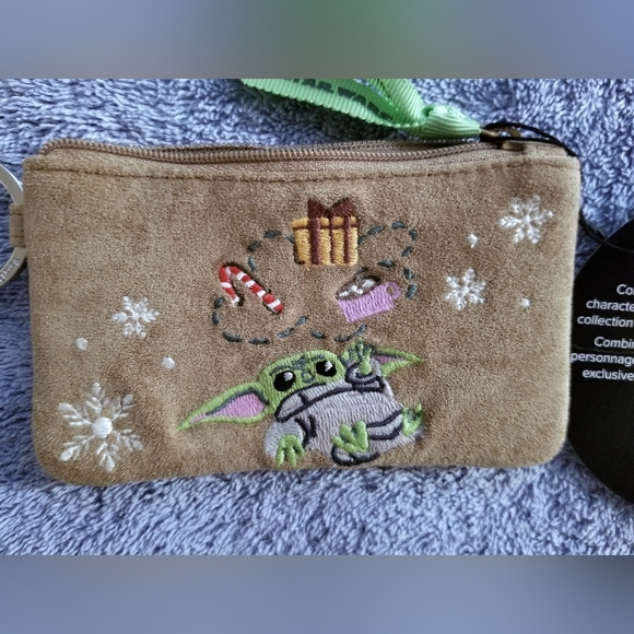 Vera Bradley Star Wars Mandalorian Grogu the Child Yoda zip ID case holiday - Picture 3 of 3
